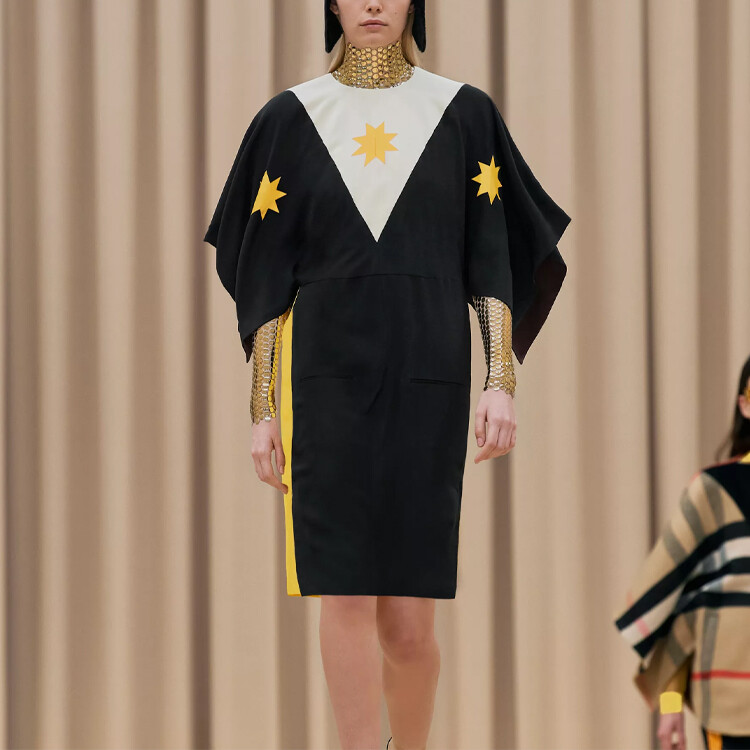 Burberry Шорты-платье женские с рукавами, шелк, черный — фото 3