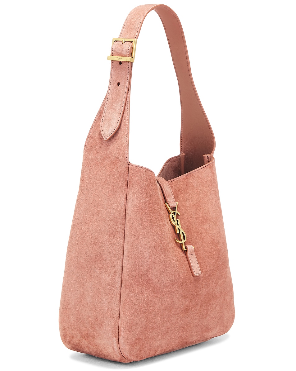 Маленькая мягкая сумка-хобо Le 5 A 7 Saint Laurent, цвет Barely Pink — фото 3