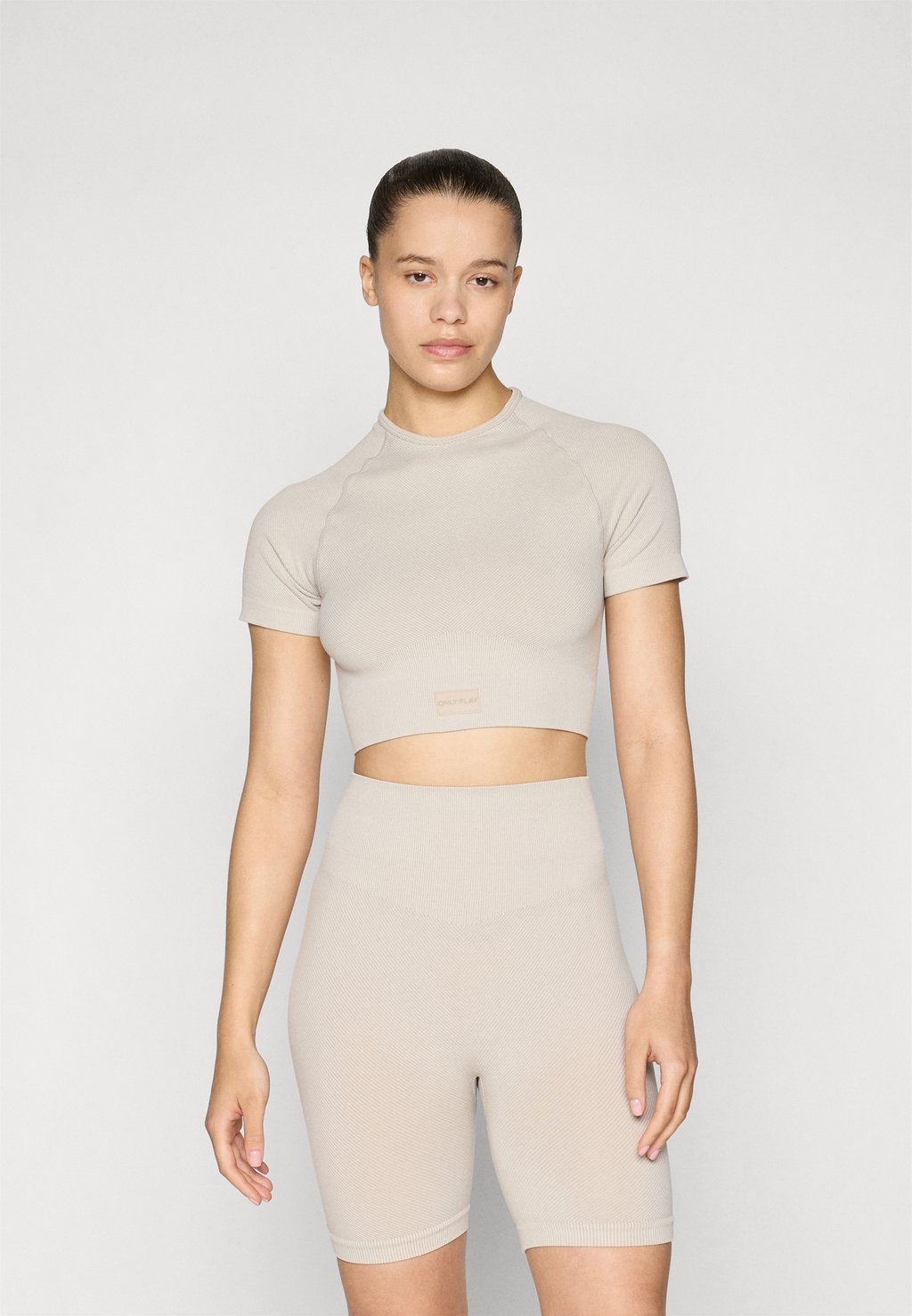 

Спортивная футболка ONPVAX LIFE ON CROP SEAM TOP ONLY Play, серо-коричневый