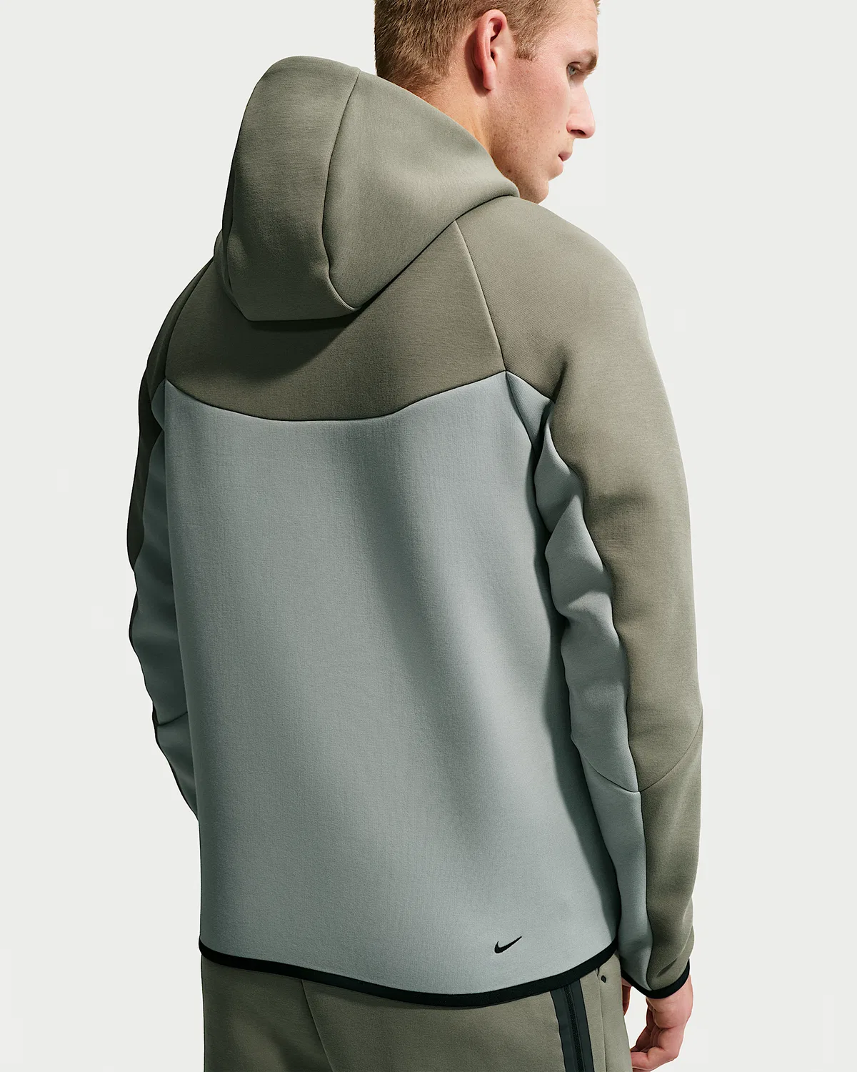 Мужская флисовая ветровка Nike Tech на молнии, Silver Sage/Light Pumice/Black — фото 2