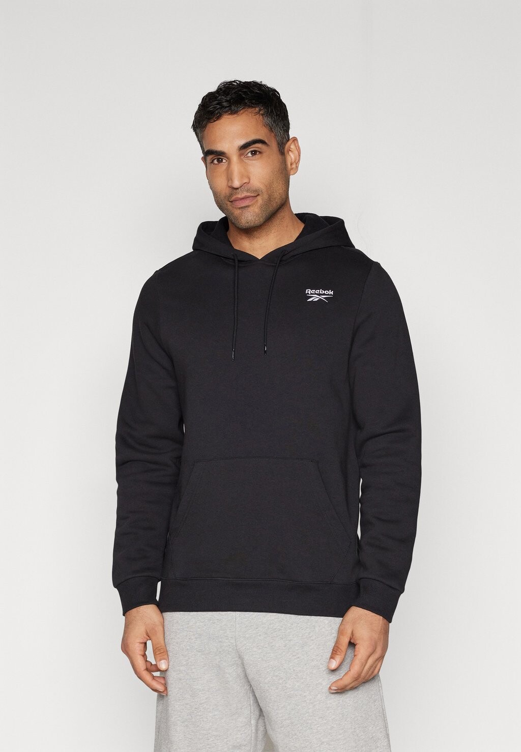 

Толстовка Left Chest Logo Hood Reebok, черный