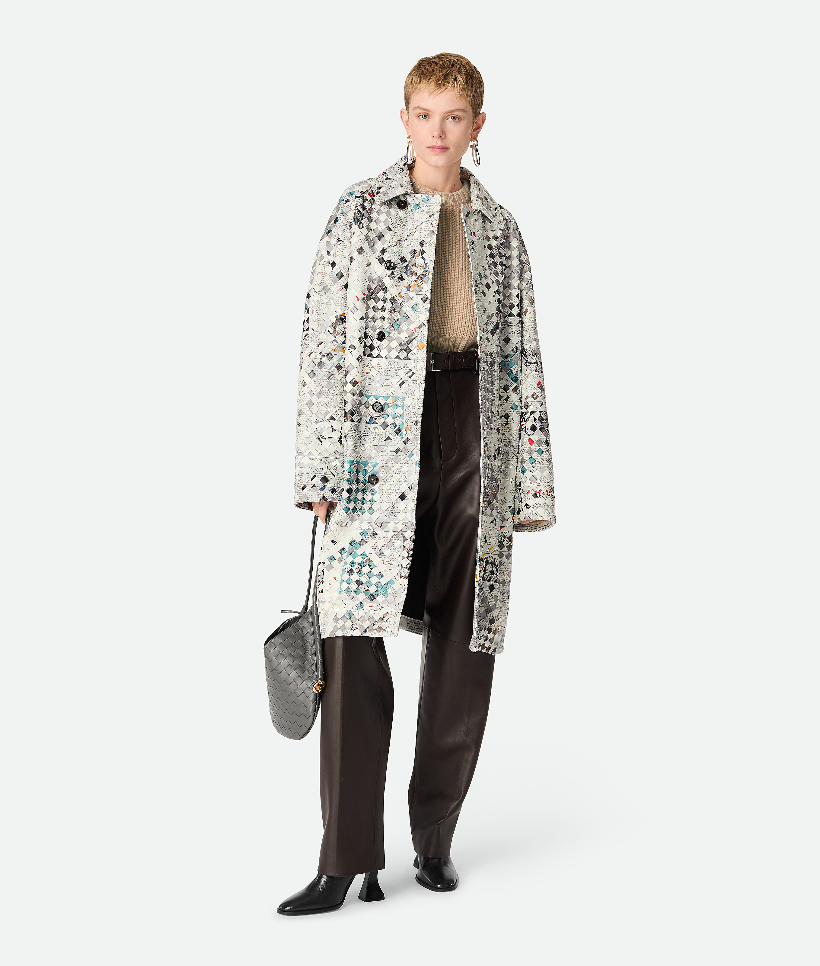 

Кожаное пальто с принтом intrecciato Bottega Veneta, светло-серый/черный