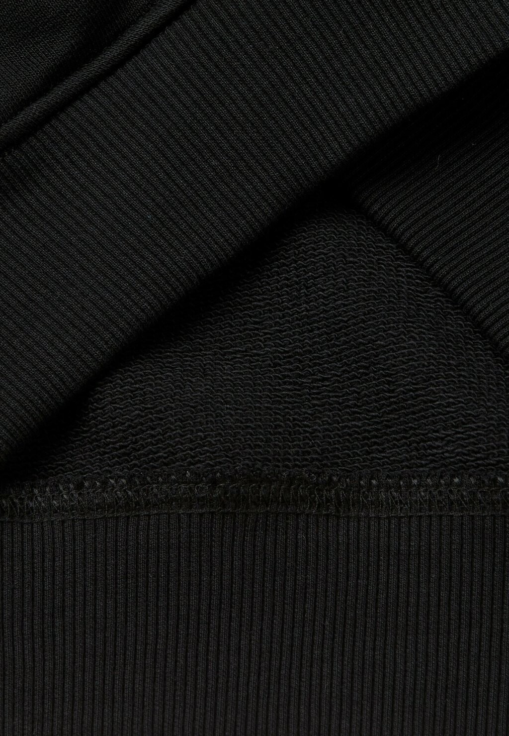 

Свитер с капюшоном WITH POUCH POCKET, RIBBED CUFFS AND HEM AND LOGO AT FRONT United Colors of Benetton, черный