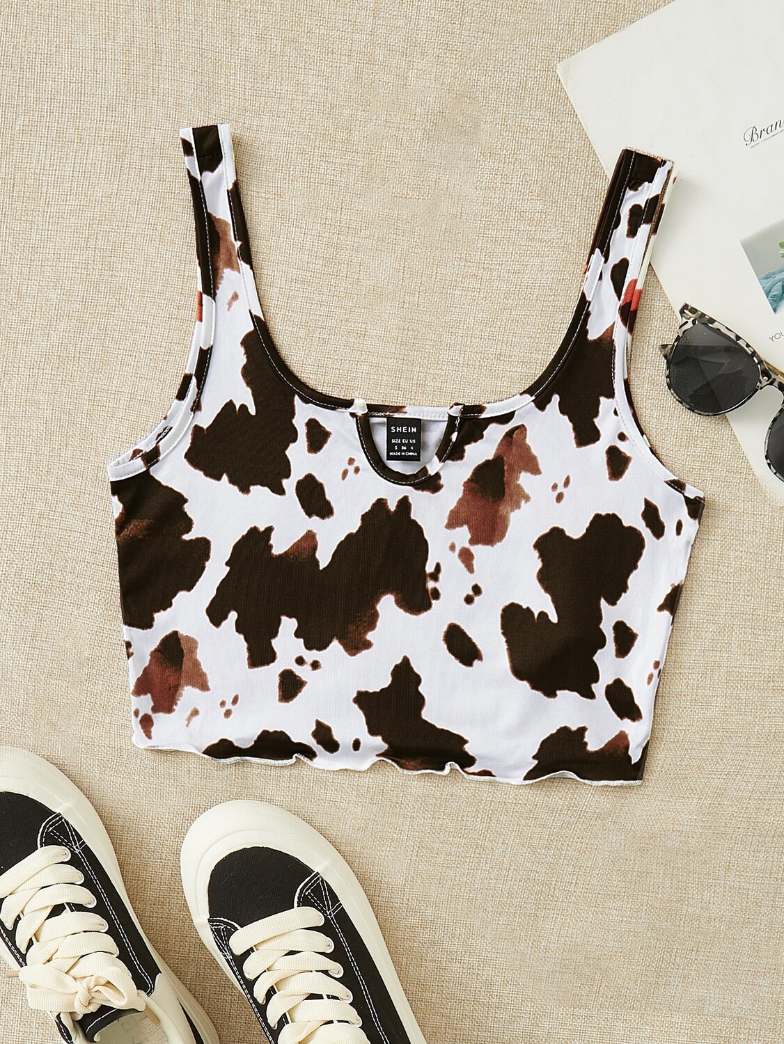 

Летняя майка SHEIN EZwear, рисунок коровы, неровные края, многоцветный