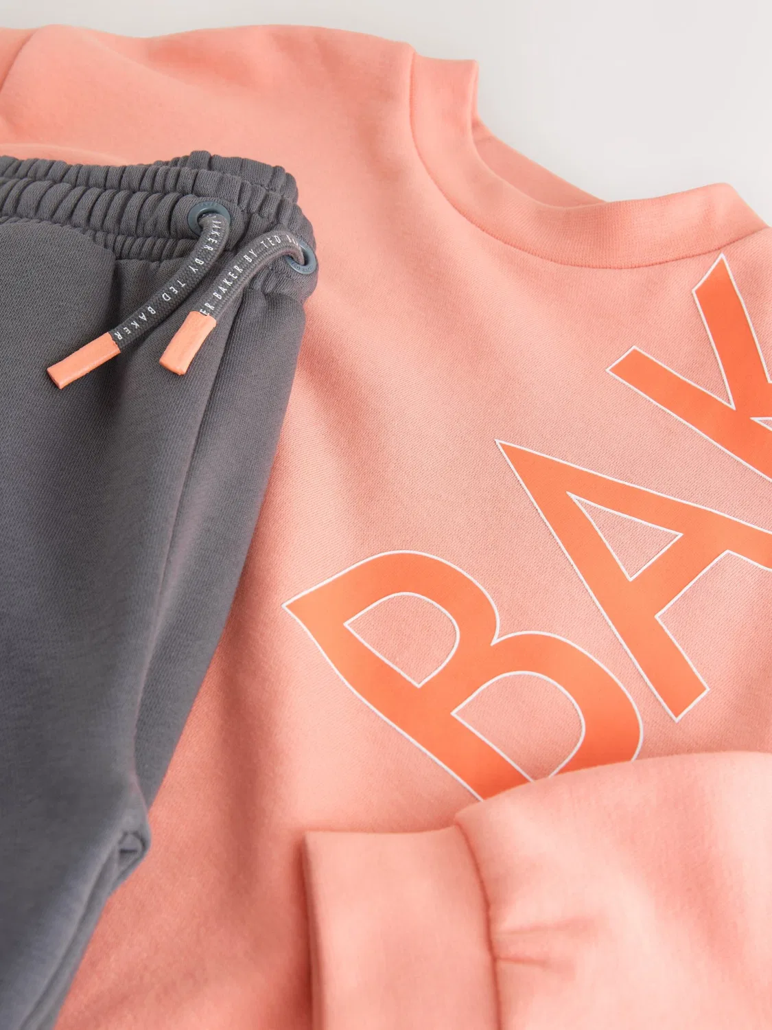 Спортивный костюм Baker by Ted Baker серого цвета — фото 4