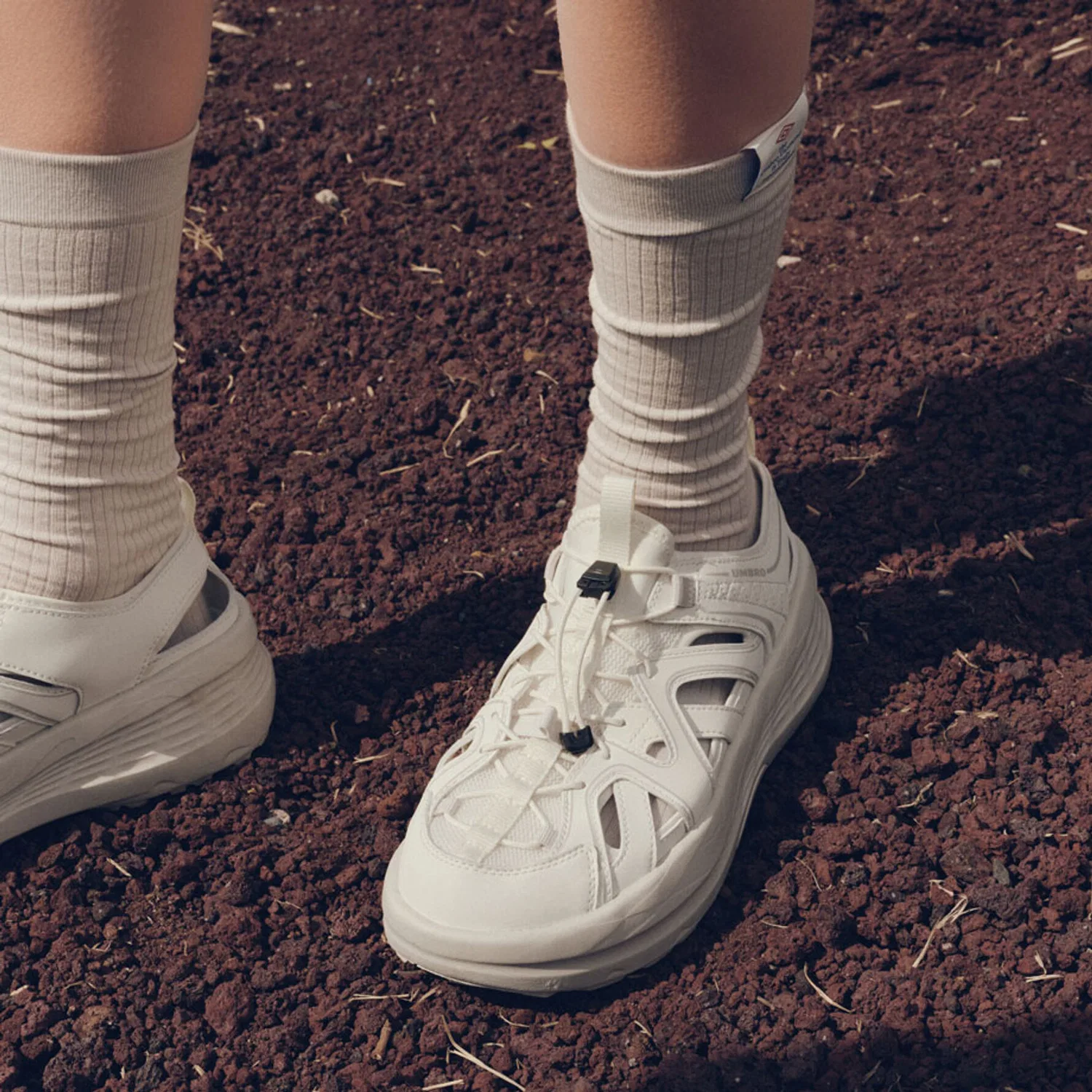 Мужские сандалии Cutout цвета айвори от Umbro