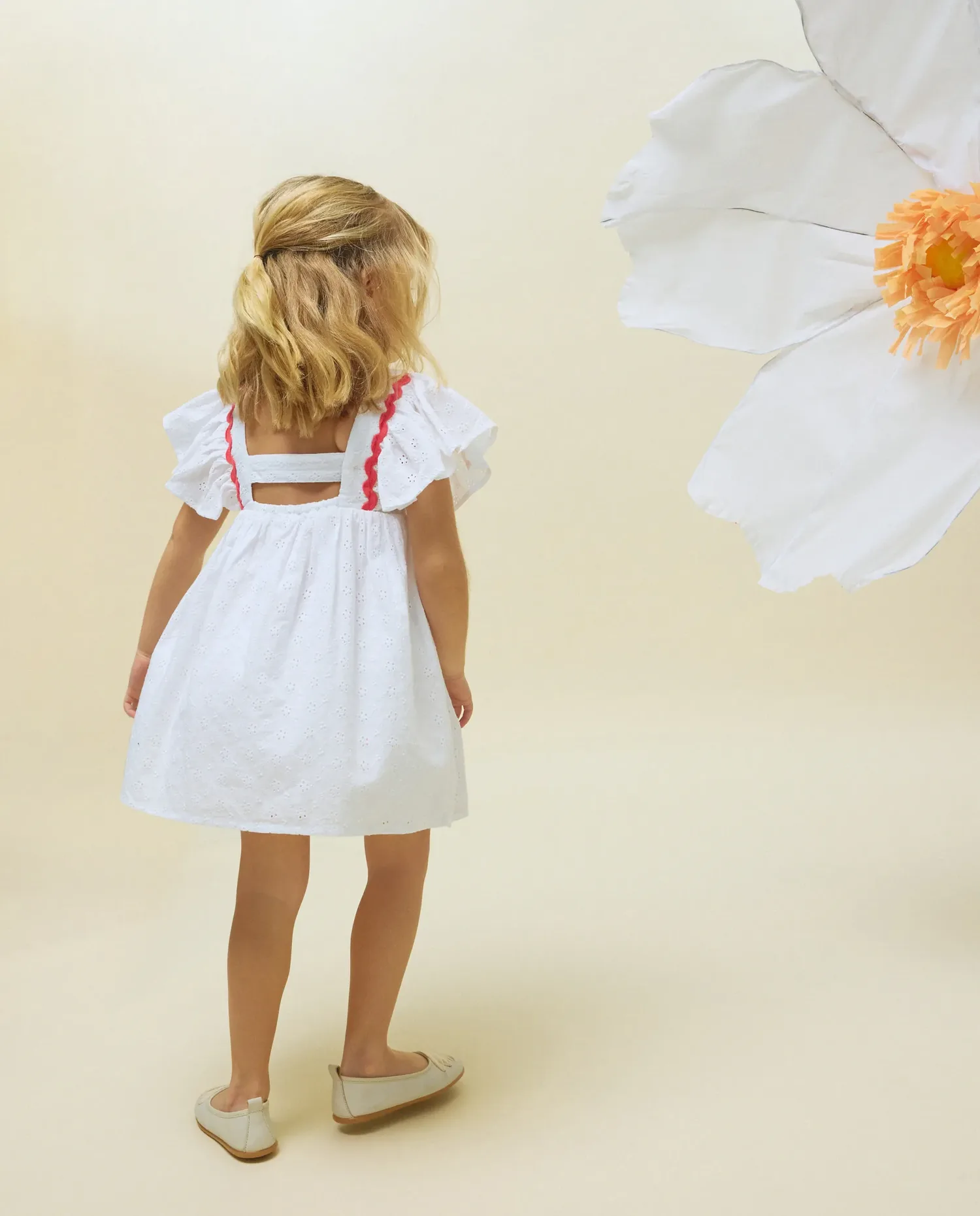 Платье с короткими рукавами с боковыми оборками для девочки Kids El Corte Inglés, белый — фото 3