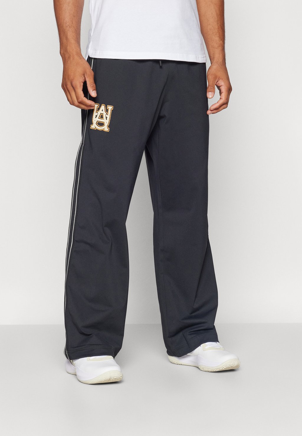 

Спортивные брюки COURTSIDE SNAP PANT Under Armour, черный