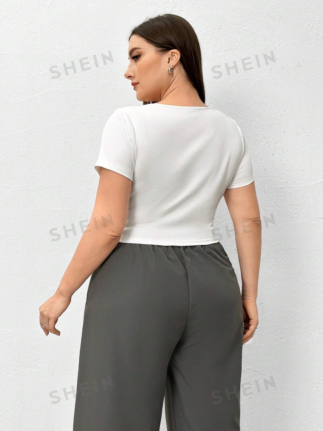 

Essnce Футболка из четырех частей с короткими рукавами, U-образный вырез, повседневный стиль, большие размеры, для женщин, весна и лето, новейшая, разноцветная Shein, мультиколор