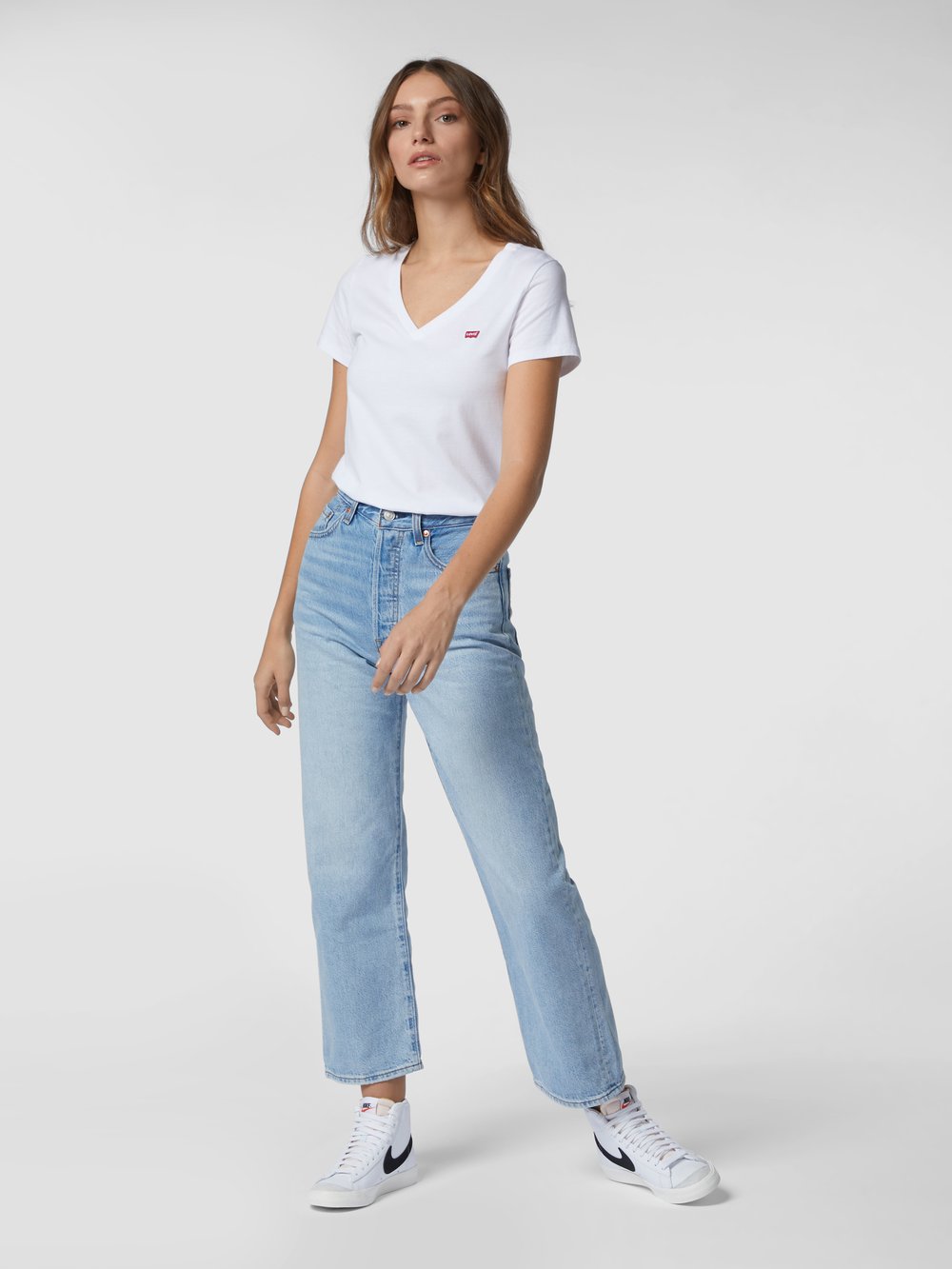 

Футболка с V-образным вырезом Levi's, белый
