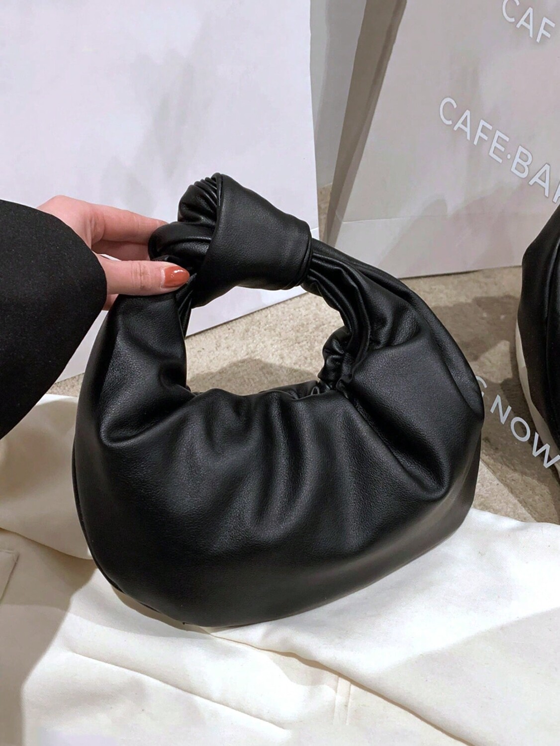 

Сумка плиссированная в форме облака, черный