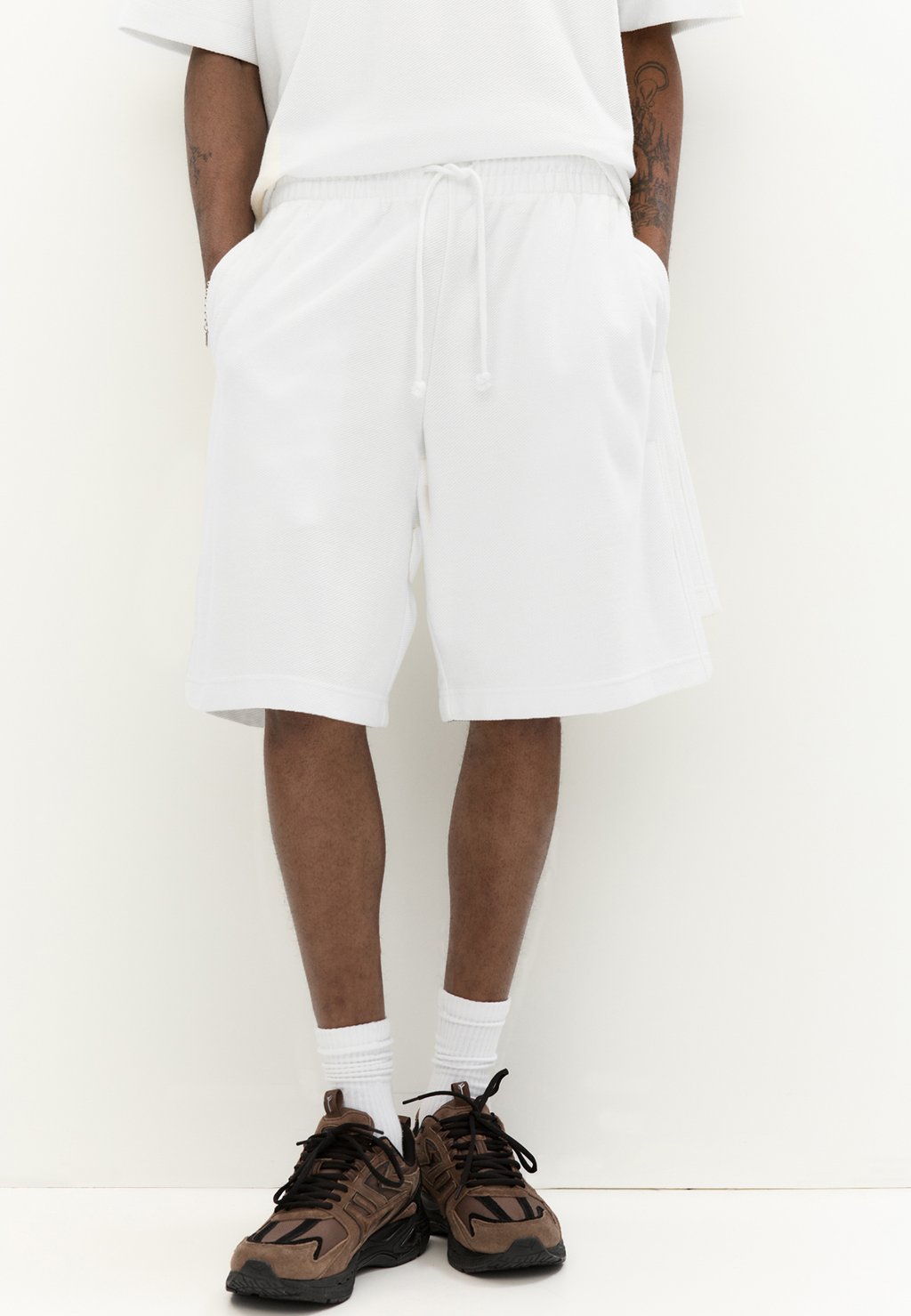 

Шорты Tracksuit bottoms PULL&BEAR, белый