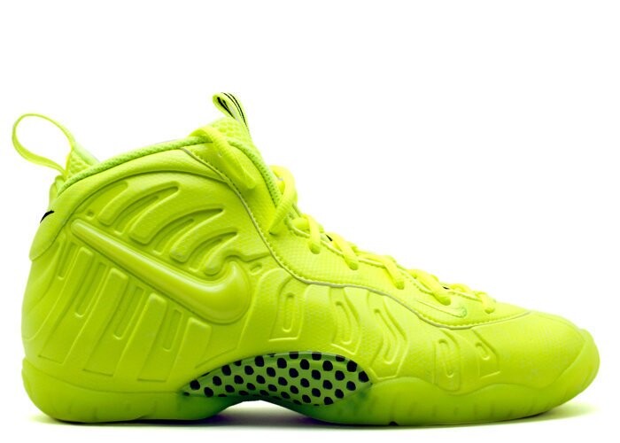 Кроссовки Nike Air Foamposite Pro Premium LE BG 'Volt', зеленый — фото 2