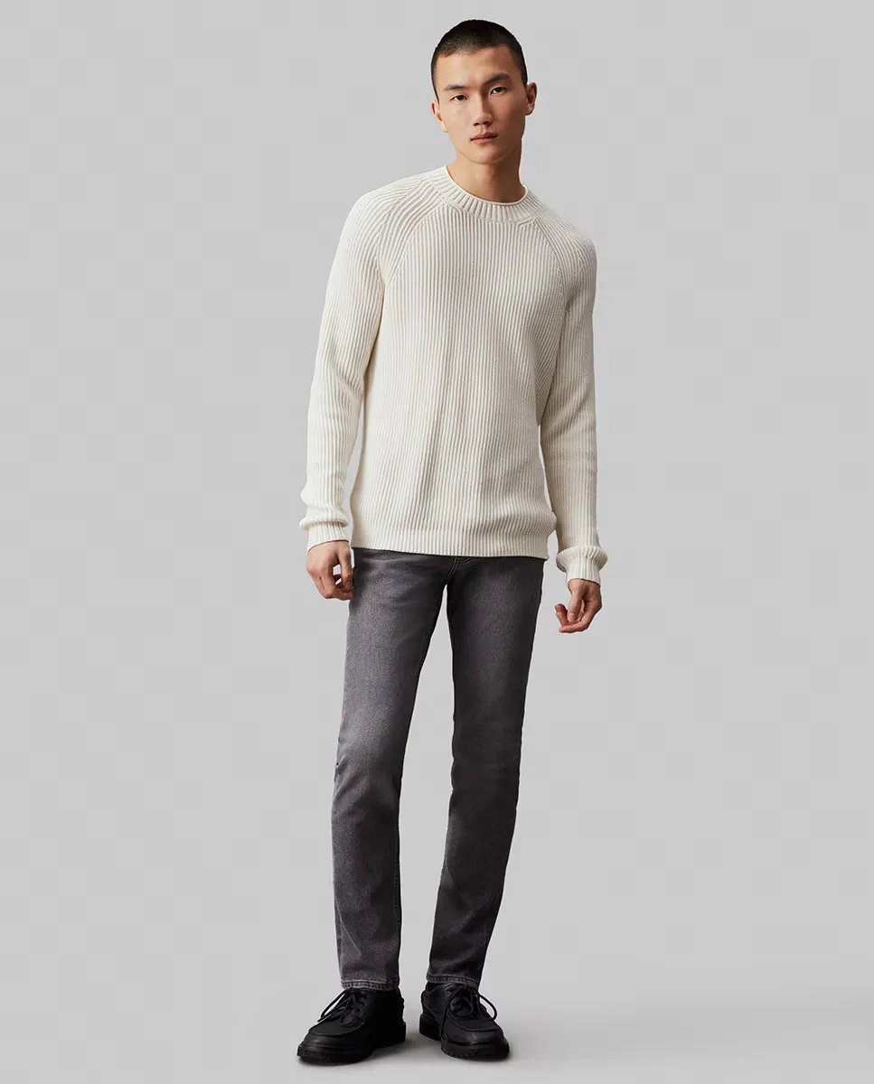 

Мужские джинсы узкого кроя и заниженной посадки Calvin Klein Jeans, серый