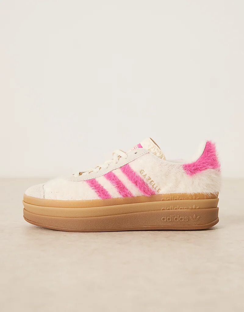 Кроссовки Adidas Originals Gazelle Bold в белом и розовом цвете с пушистым эффектом — фото 2