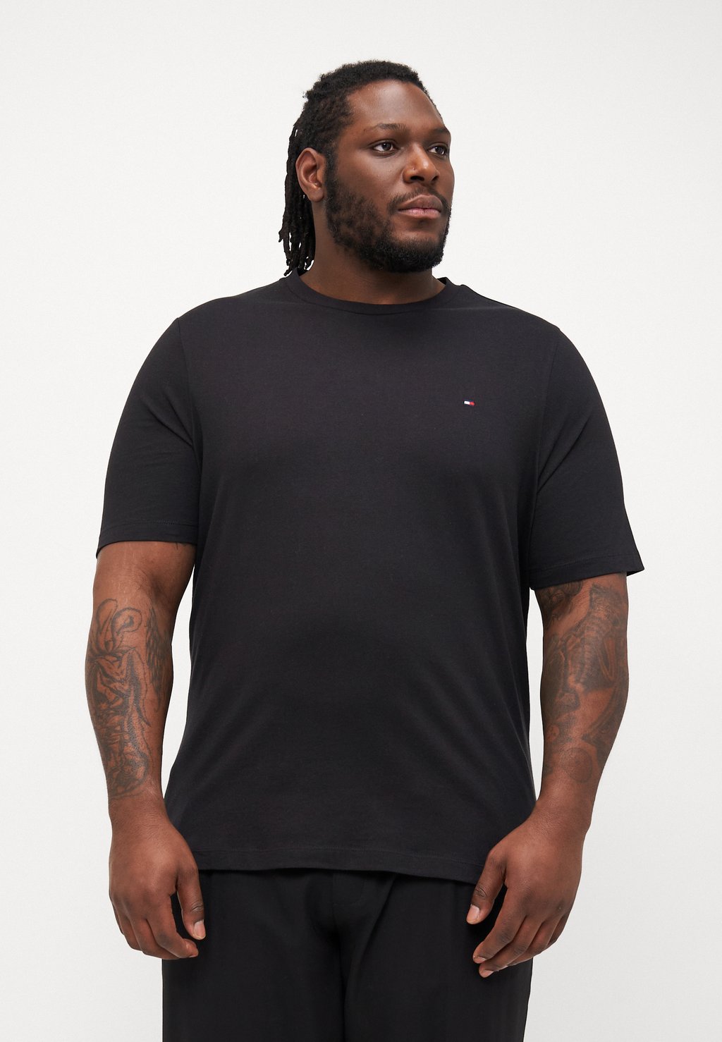 

Базовая футболка ESSENTIAL SOLID TEE Tommy Hilfiger, черный