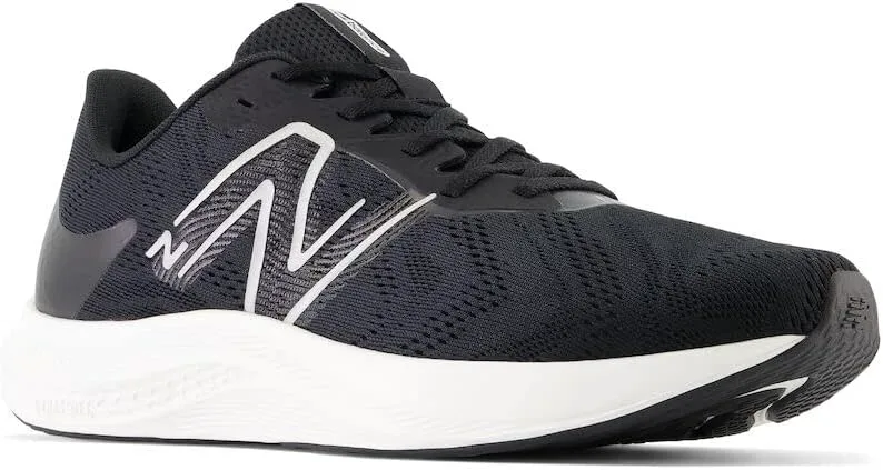 

Мужские кроссовки для бега New Balance Dynasoft Pro Run V2, черный/белый/светло-серебристый