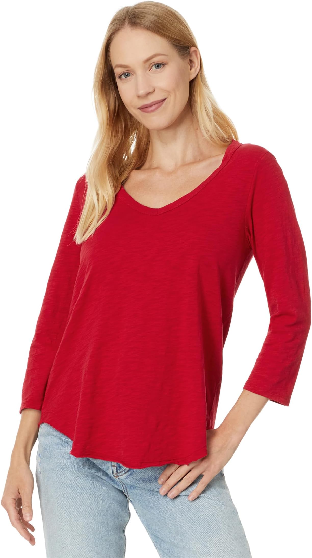 

Футболка Mod-o-doc 3/4 Sleeve V-Neck Tee with Curved Hem, цвет Ruby Red