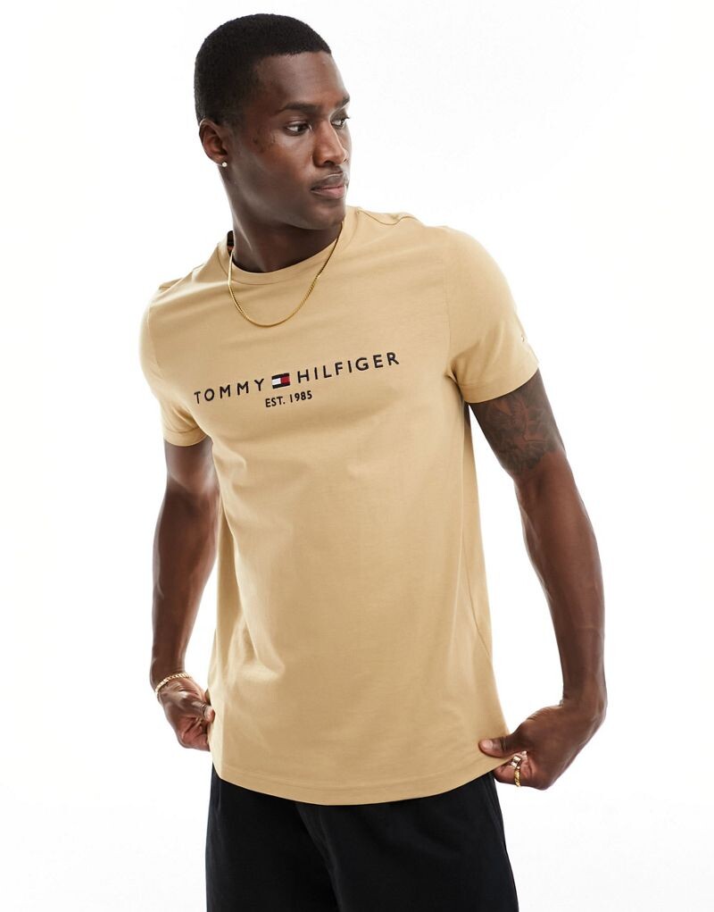 

Бежевая футболка с логотипом Tommy Hilfiger