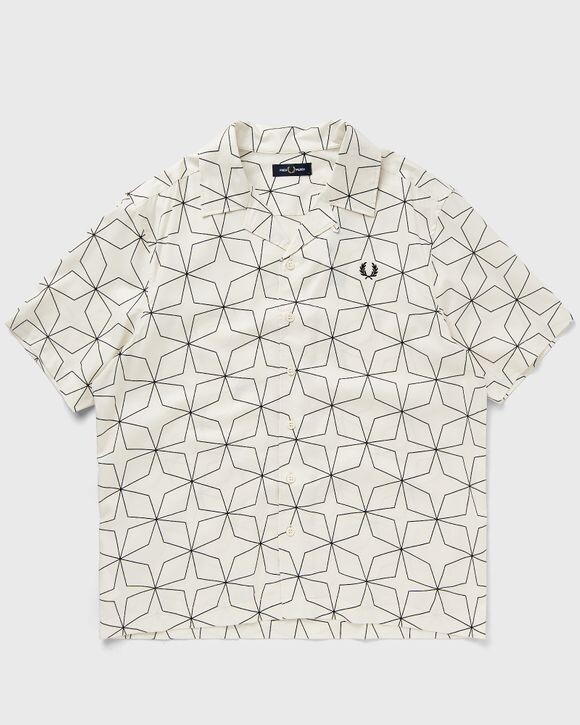 

Рубашка Fred Perry Geometric Print Revere Collar, цвет 560 ecru