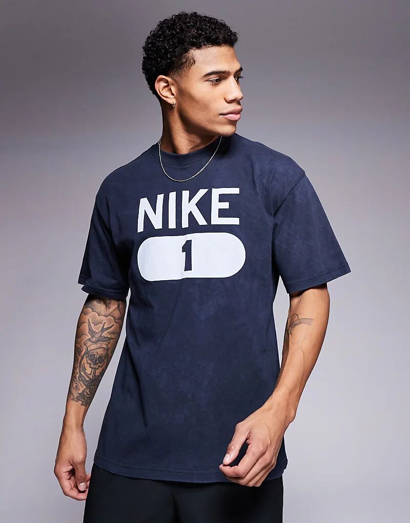 

Графическая футболка черного цвета Nike Training