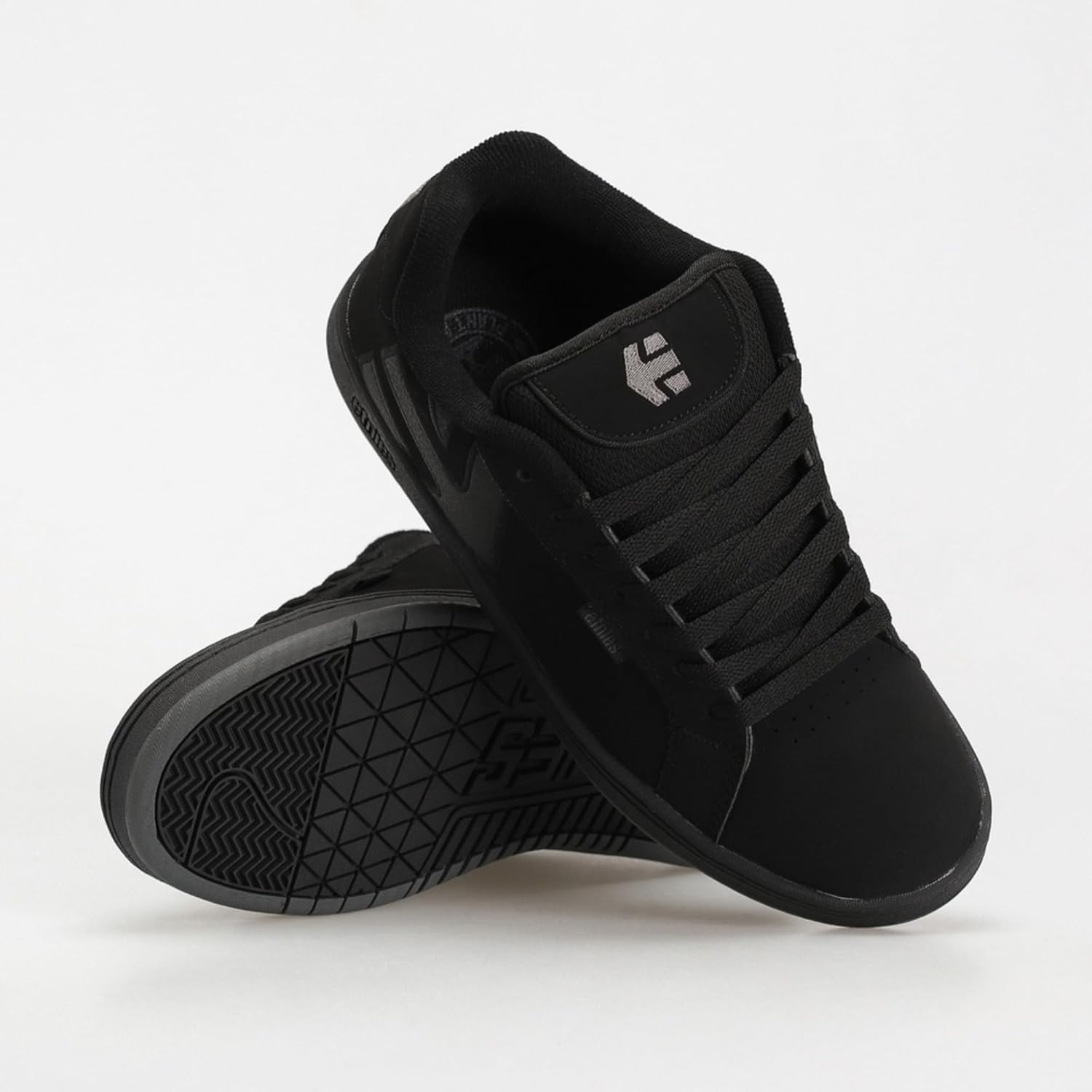 Кеды для скейтборда Etnies Callicut - классический дизайн, прочная конструкция, комфортная амортизация, универсальный стритвир для катания на скейте, BMX и повседневной носки, черный — фото 3