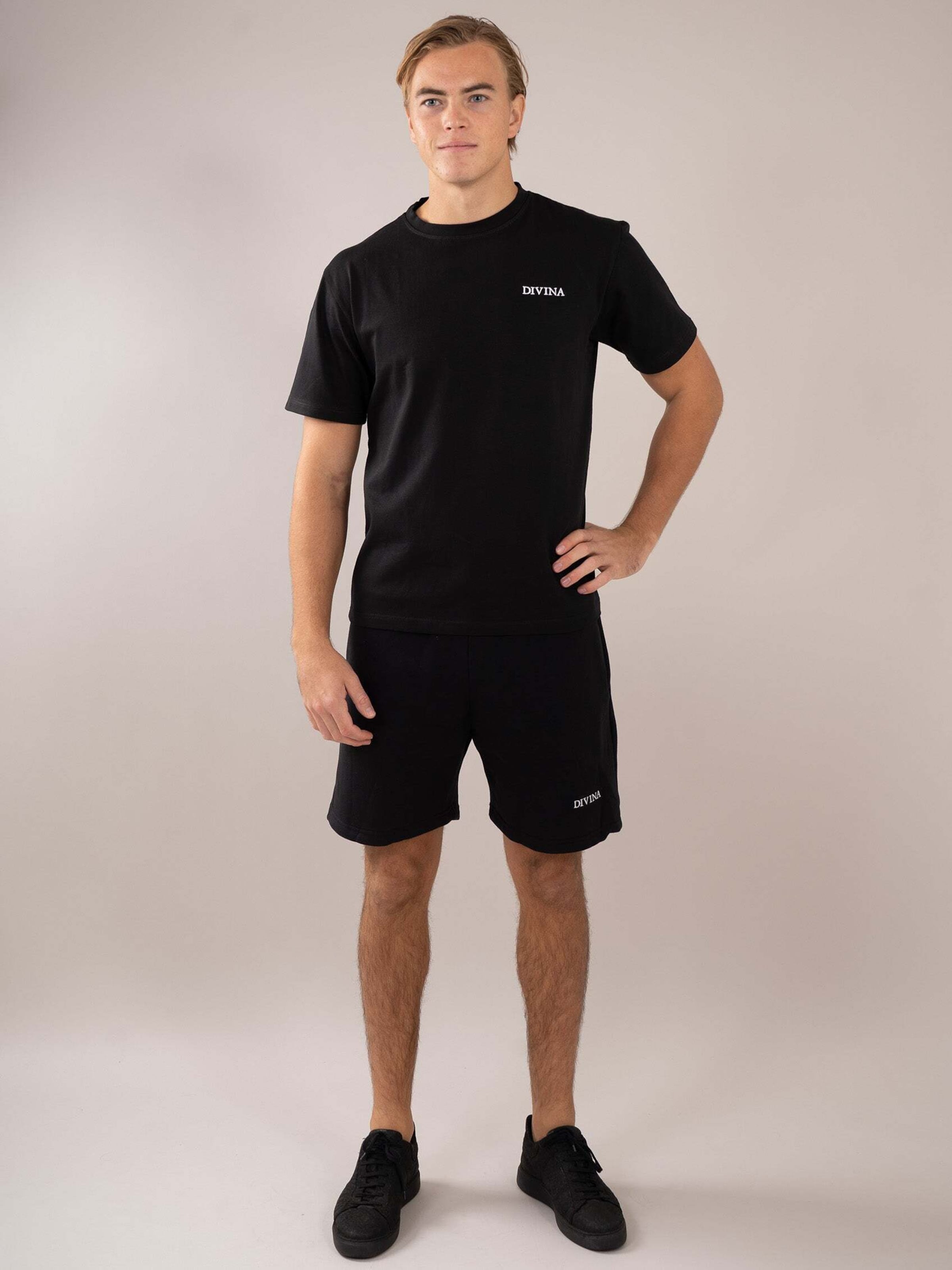 

Divina Шорты Regular 'Comfy' в черном цвете