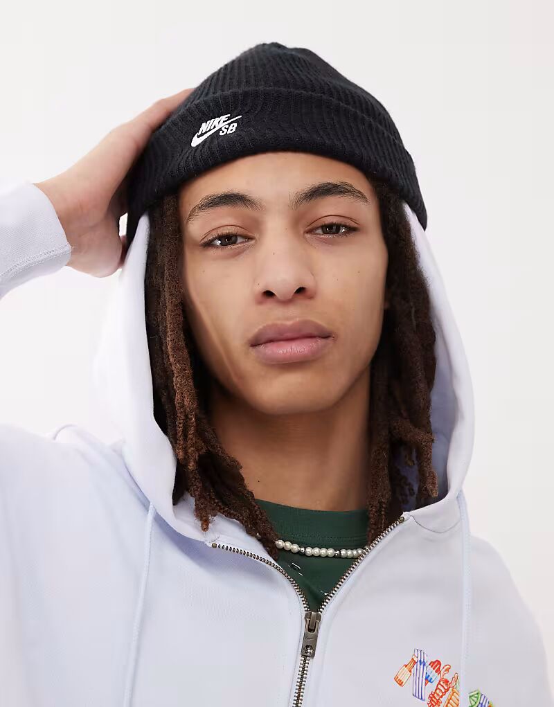 

Шапка Nike черного цвета