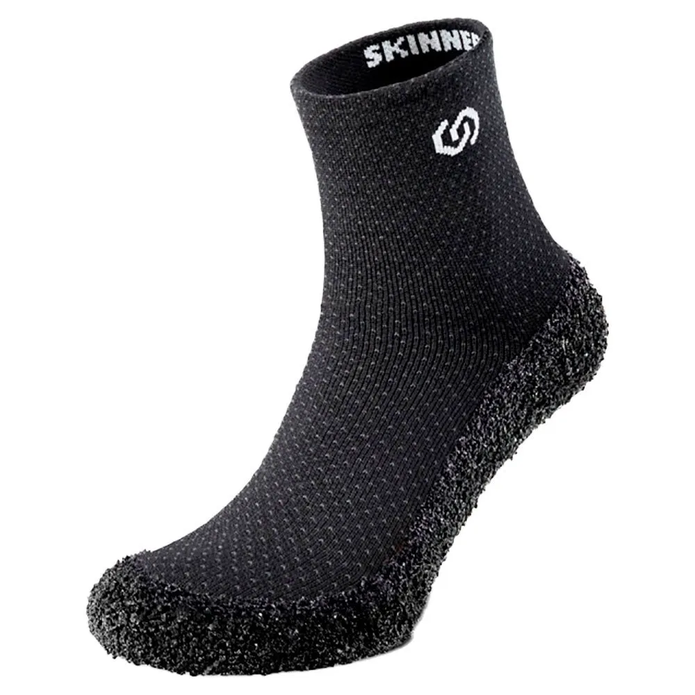 

Походные беговые кроссовки Skinners Black 2.0 Sock Shoes, серый
