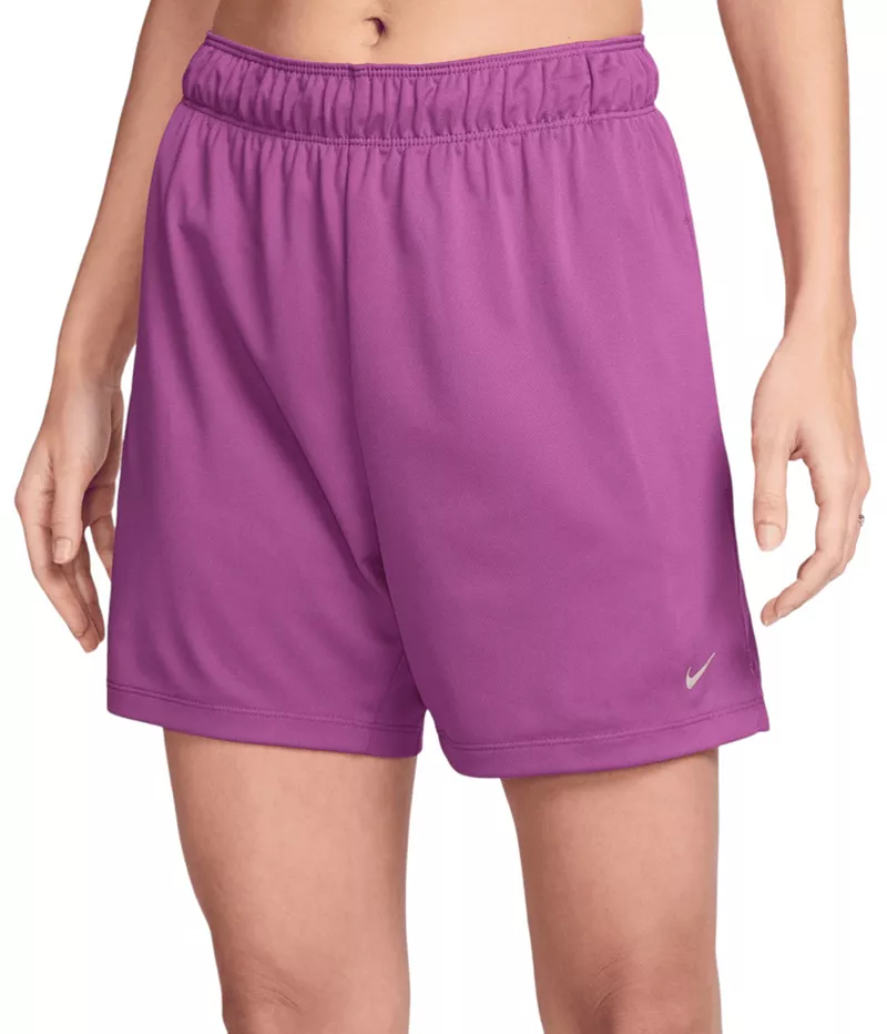 

Женские шорты для фитнеса Nike Attack Dri-FIT со средней посадкой, 5 дюймов, без подкладки, цвет Hot Fuchsia
