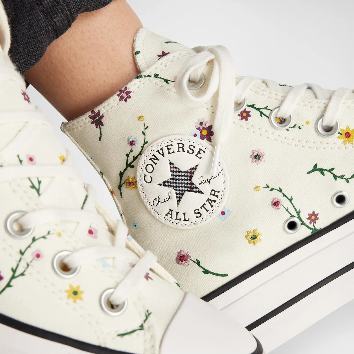 Женские повседневные кеды Chuck Taylor All Star Lift Floral Graphic Converse, бежевый — фото 2