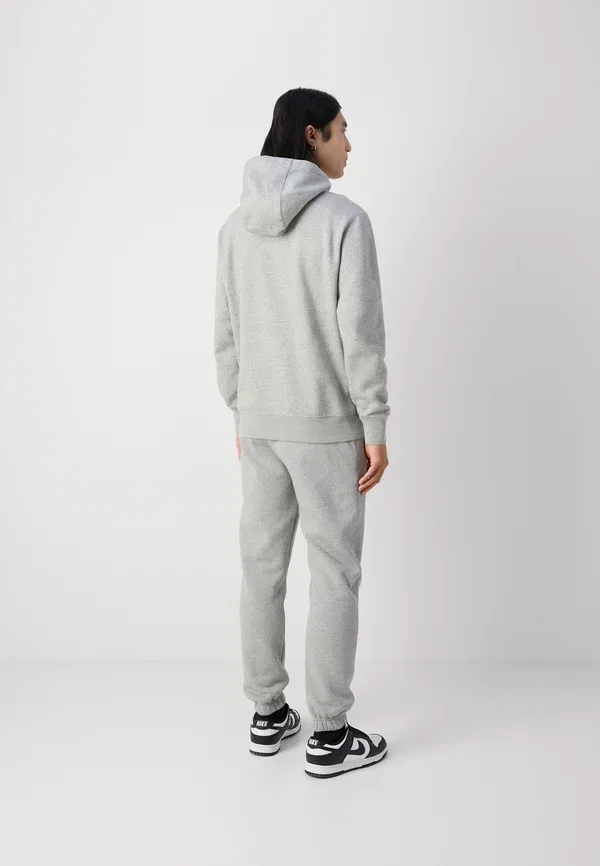 Толстовка Nike Sportswear Club Fleece, серый хизер/матовый серебристый/белый — фото 3