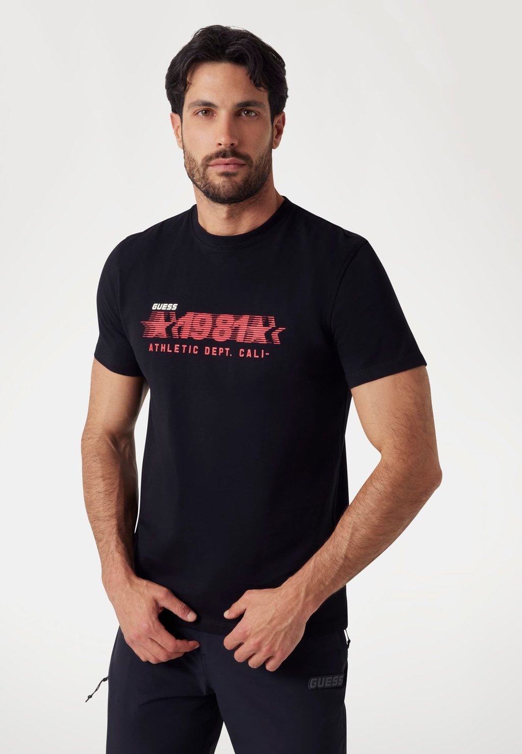 

Футболка с принтом REGULAR FIT LOGO Guess, черный