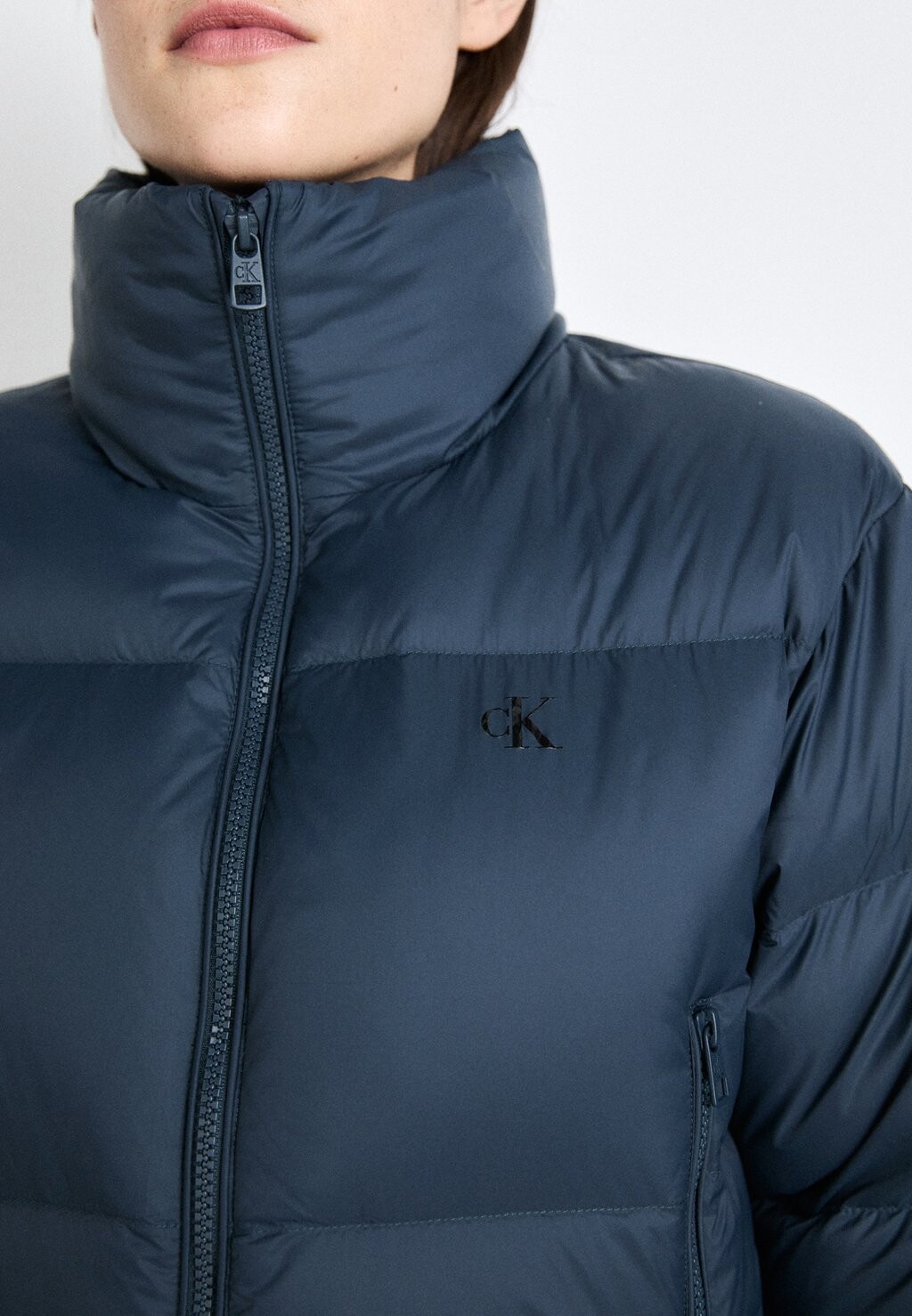 

Пуховик CROPPED PUFFER Calvin Klein, черный