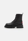 

Ботильоны на шнуровке FARREN COMBAT BOOT Dkny, черный