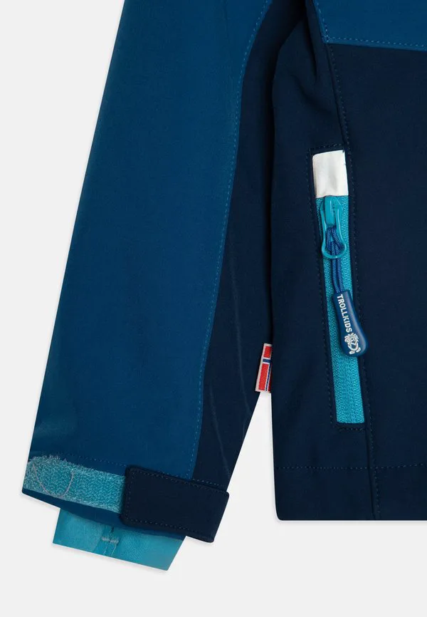 Куртка из мягкого материала кристиансанн Trollkids, Alpine Blue/Dark Indigo/Pool Blue — фото 3