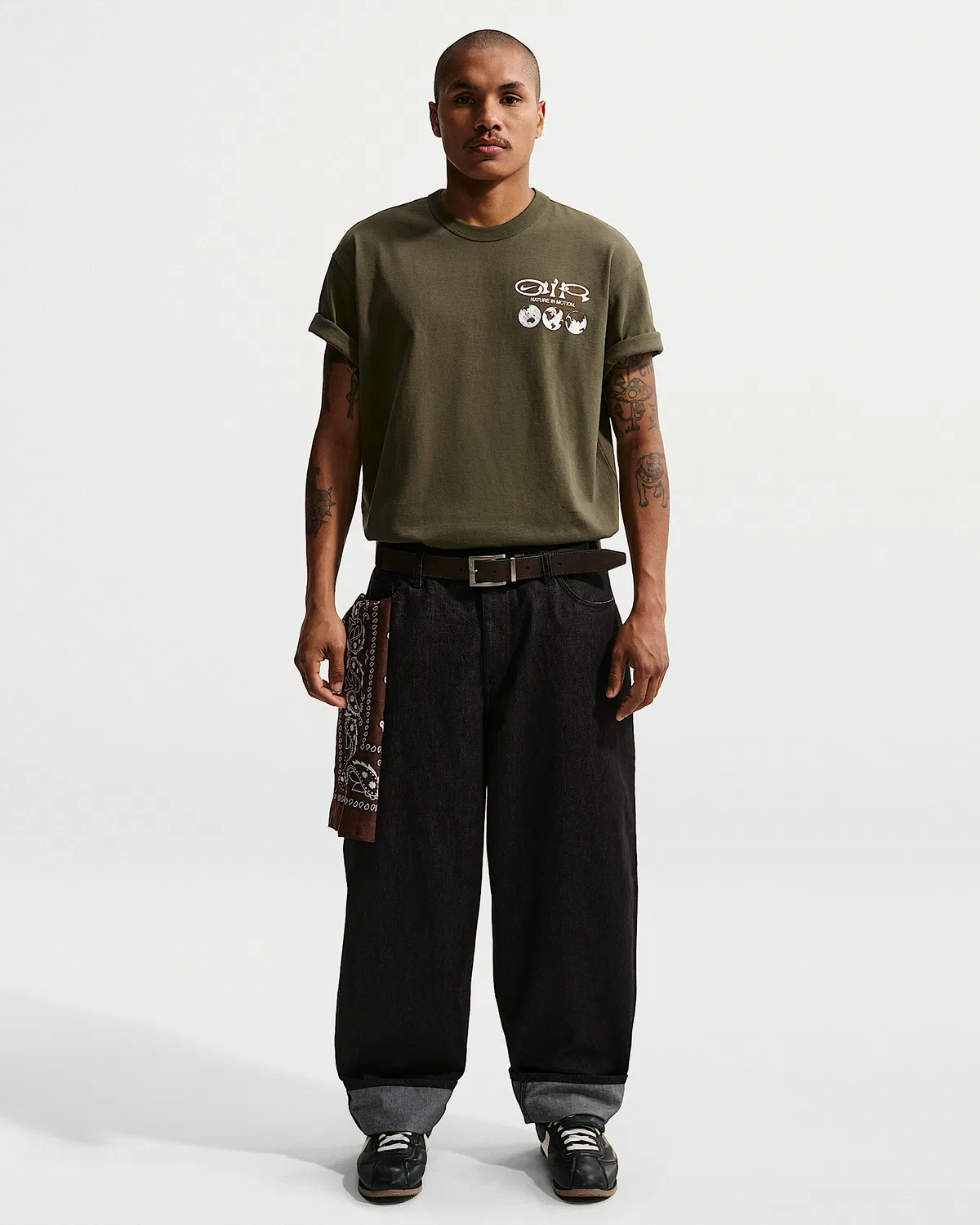 Футболка Nike Sportswear Premium Essentials, Cargo Khaki — фото 4