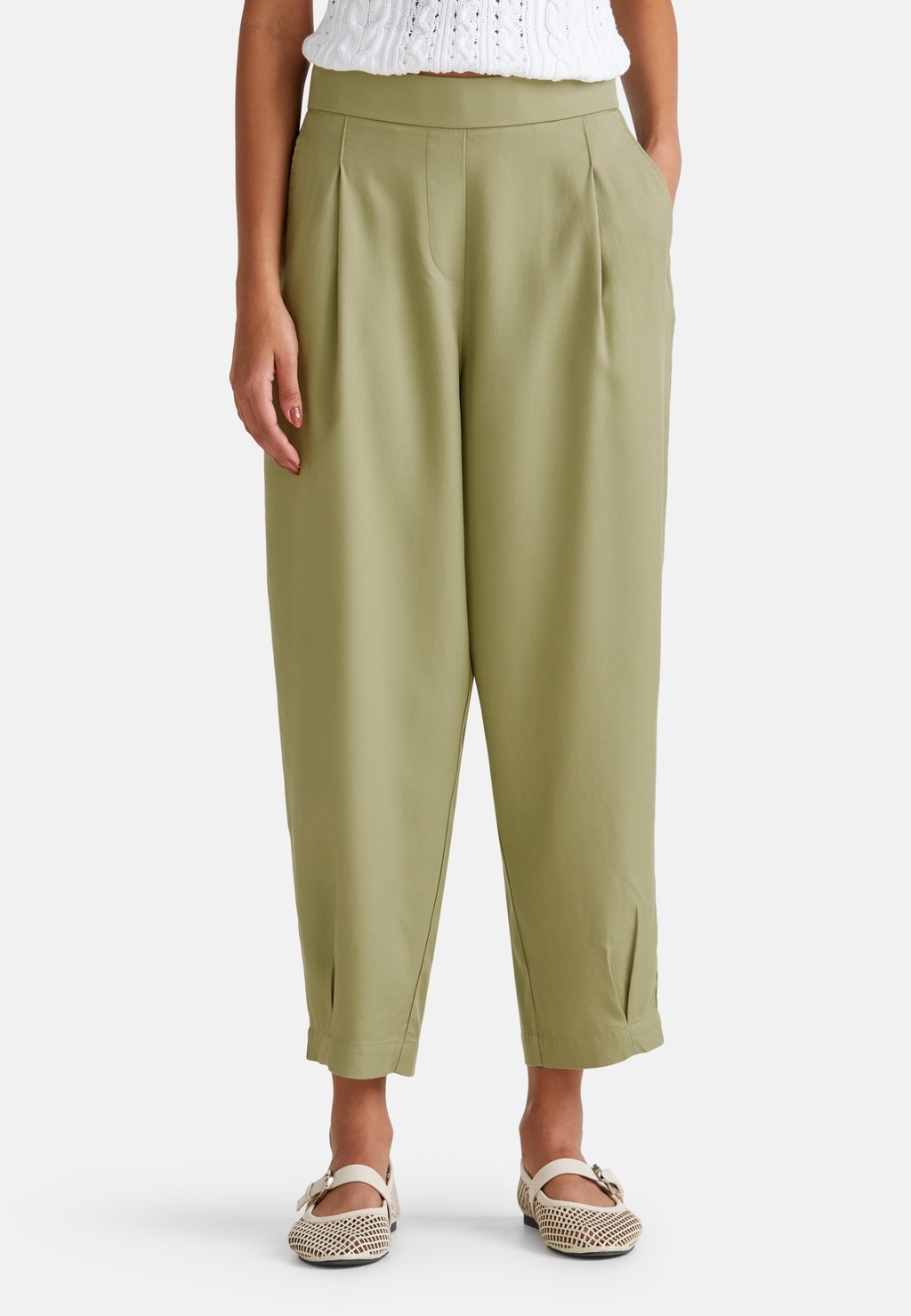

Брюки WITH PLEATS United Colors of Benetton, зеленый