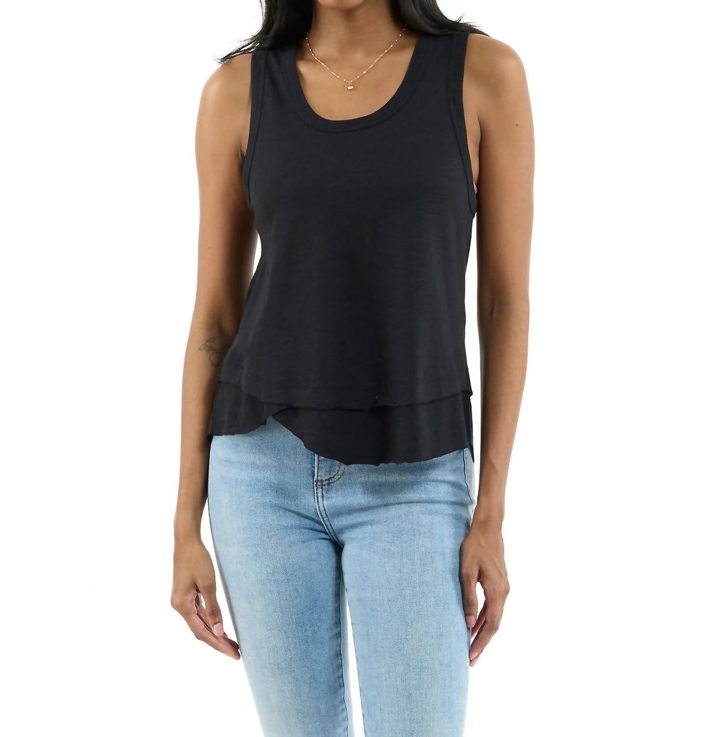 

Топ Ава CHRLDR, черный