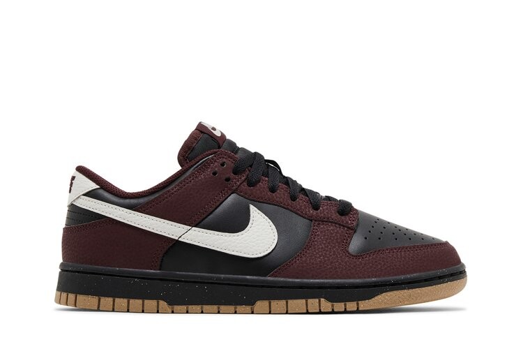 

Кроссовки Wmns Dunk Low Next Nature, цвет Burgundy Crush Black