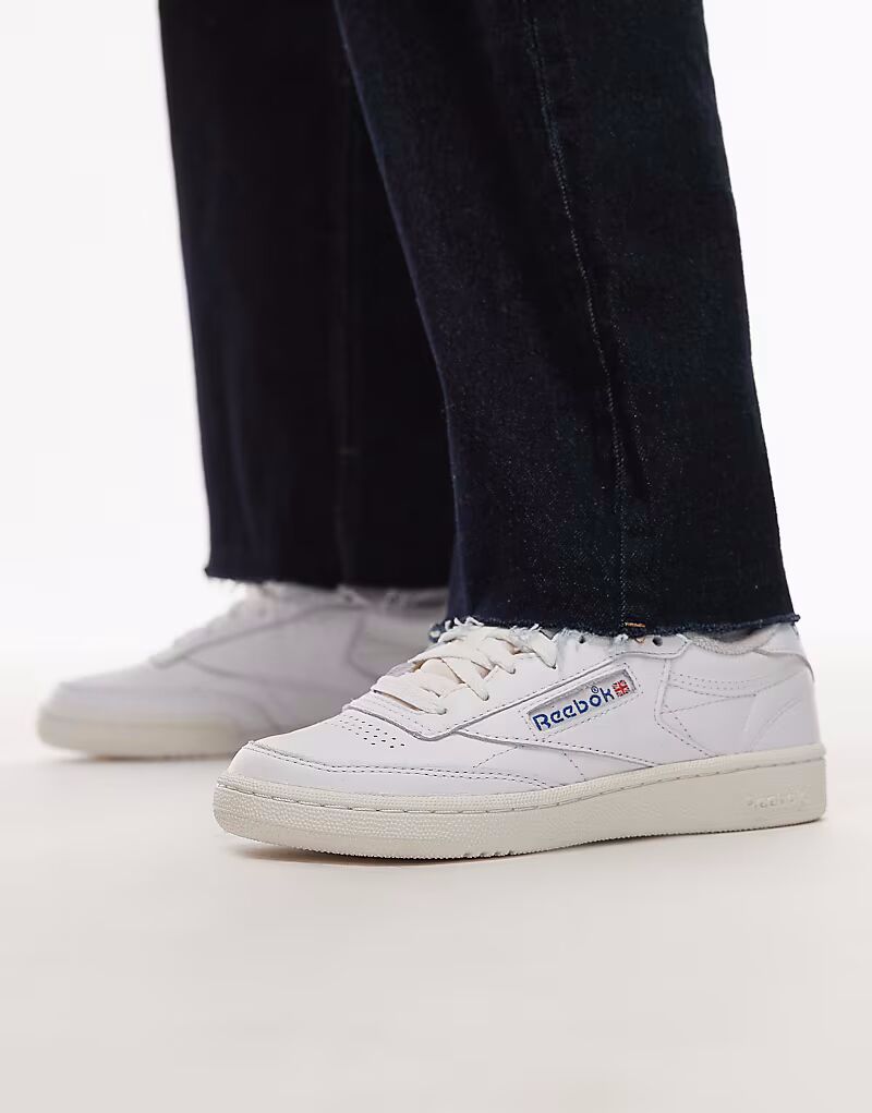 

Кроссовки Reebok Club C 85 бежевого цвета