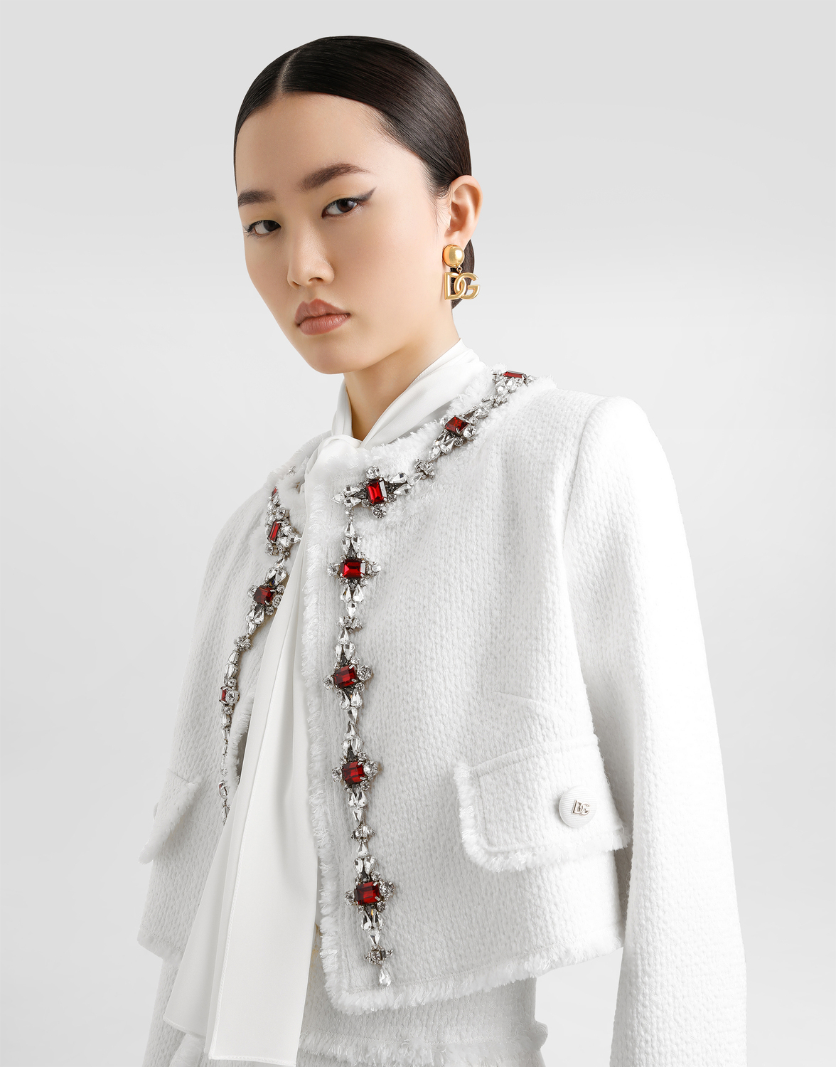 Короткий твидовый жакет с украшением из драгоценных камней Dolce & Gabbana, белый — фото 4