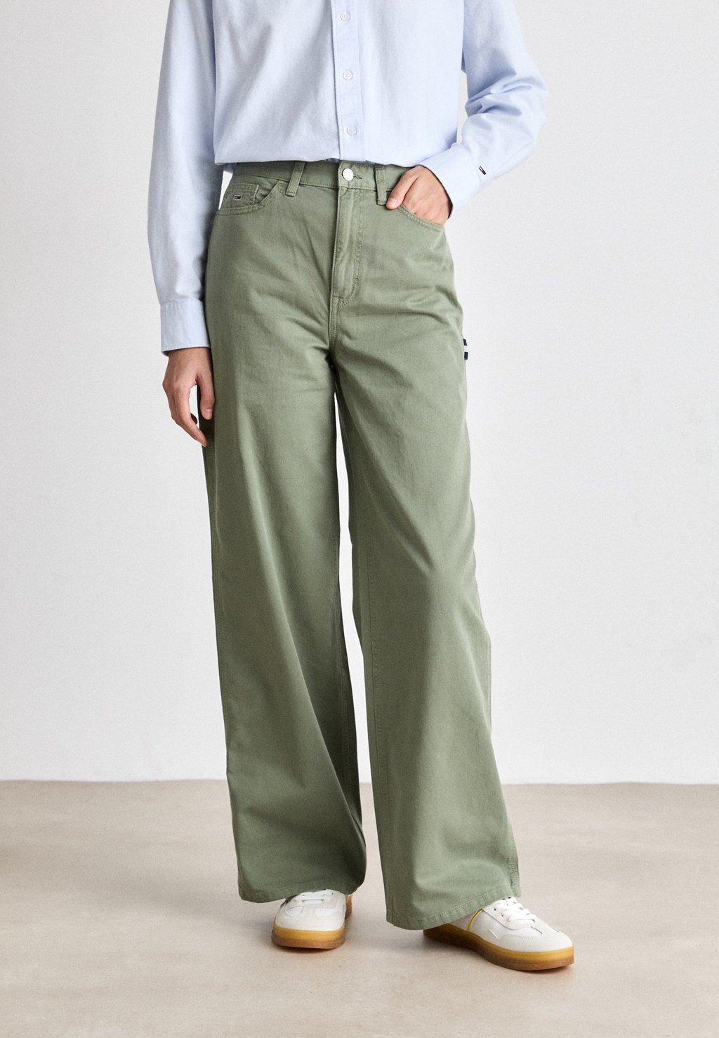 

Брюки MIA RELAXED CARPENTER Tommy Jeans, зеленый