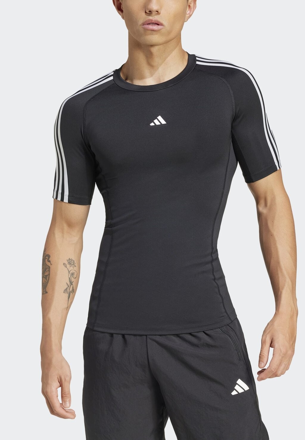 Спортивная футболка TECHFIT COMPRESSION 3-STRIPES adidas, черный — фото 3