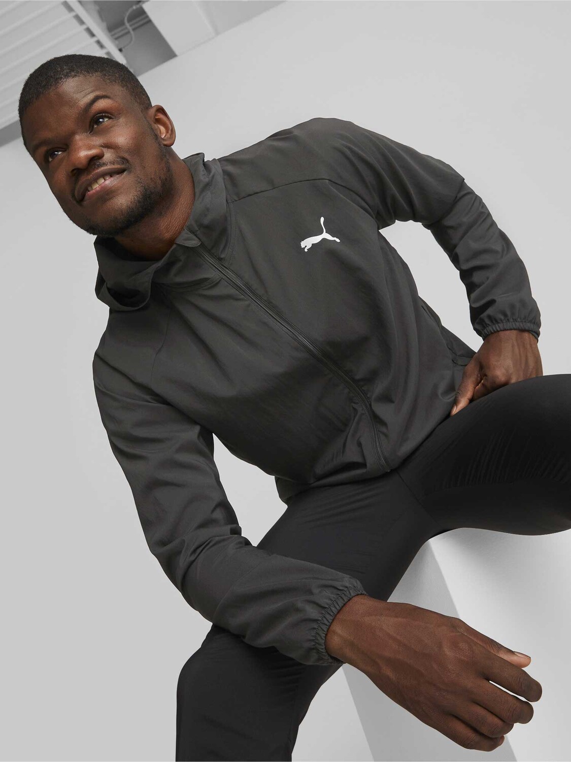 

Куртка Puma RUN FAVORITE WOVEN HOODED JACKET M, черный