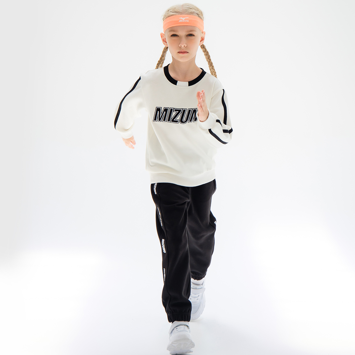 Повседневная спортивная футболка Mizuno начальной школы, экрю — фото 4