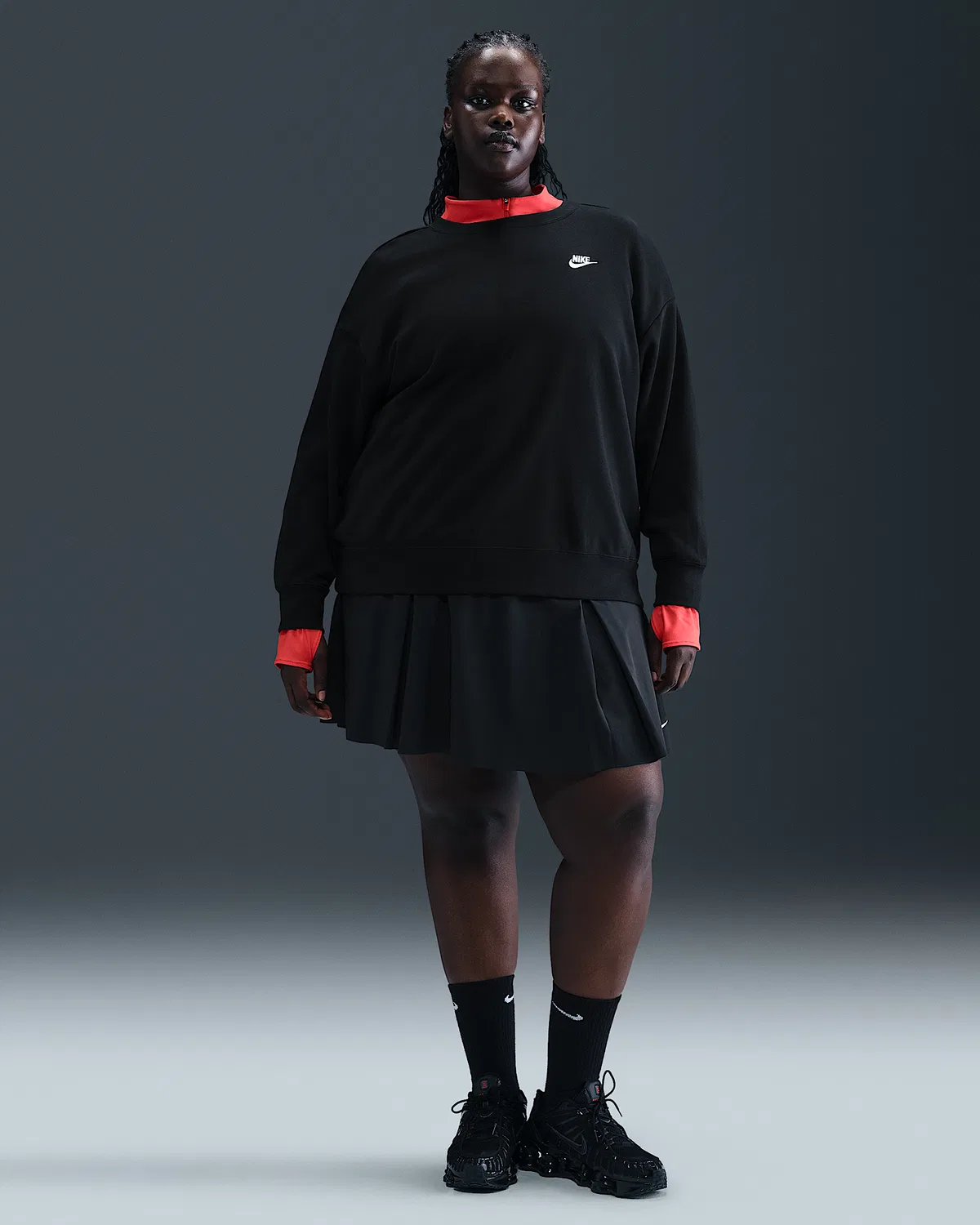 Женский свободный свитшот с круглым вырезом (плюс сайз) Nike Sportswear Club Fleece, Black/White — фото 4