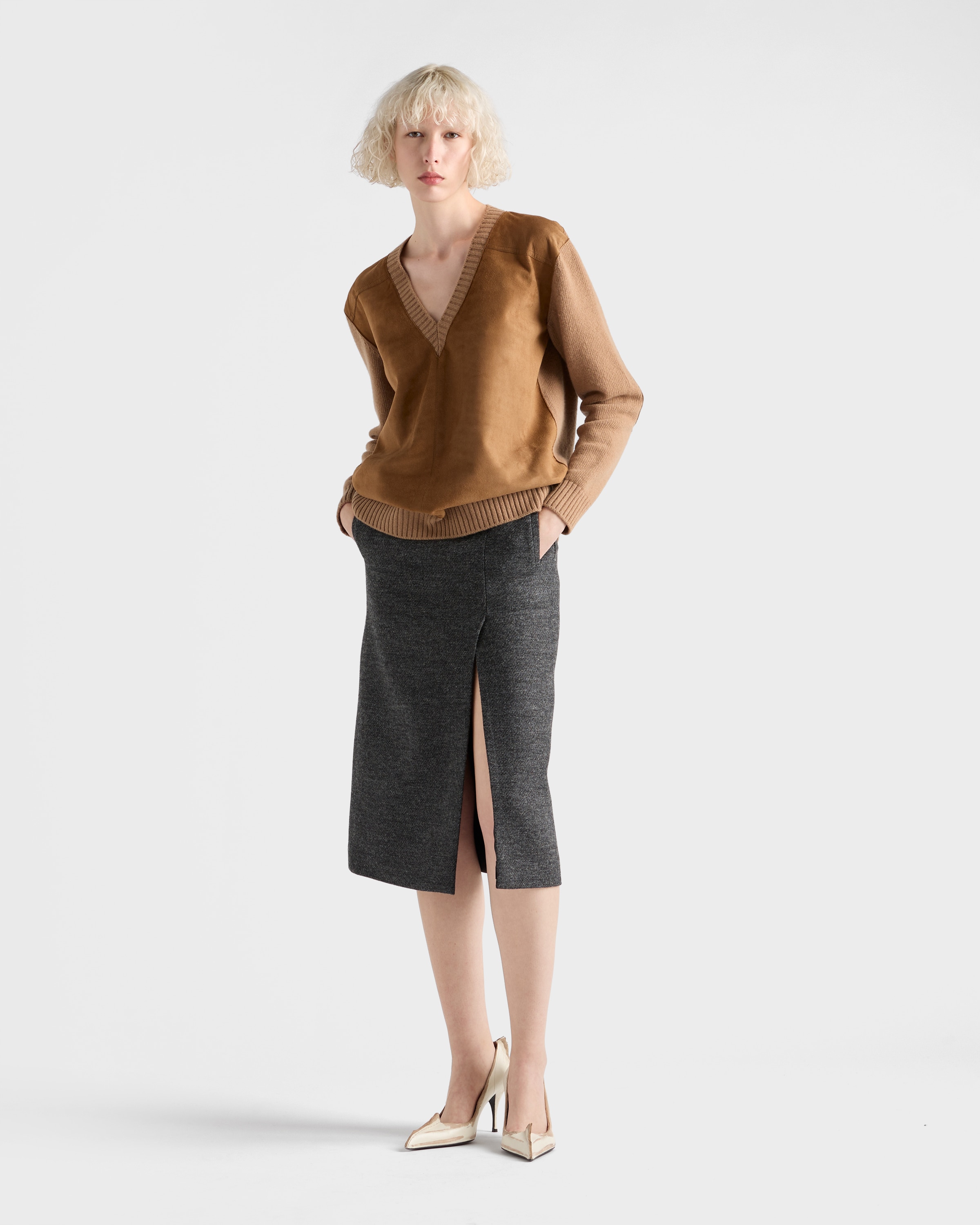 Свитер из кашемира, шерсти и замши Prada, кэмел/табак — фото 2