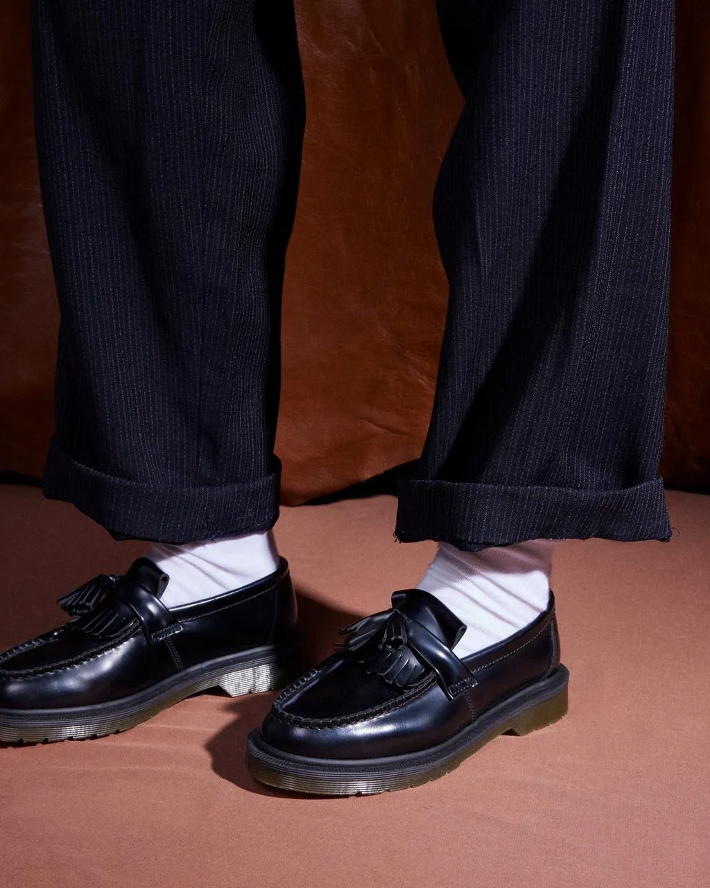 Dr. Martens Adrian Гладкие кожаные лоферы с кисточками, цвет Black — Polished Smooth — фото 2