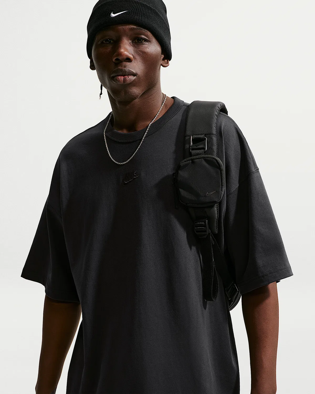 Мужская оверсайз футболка Nike Sportswear Premium Essentials, Off Noir — фото 3